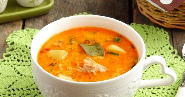 Суп из консервированной горбуши Суп из банки горбуши самый простой рецепт